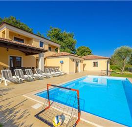 4 bedroom villa bedroom with pool, Svetvinčenat, Istria, sleeps 8